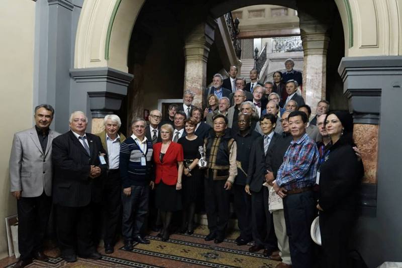 Монголын яруу найрагчид дээд шагналаа олгов